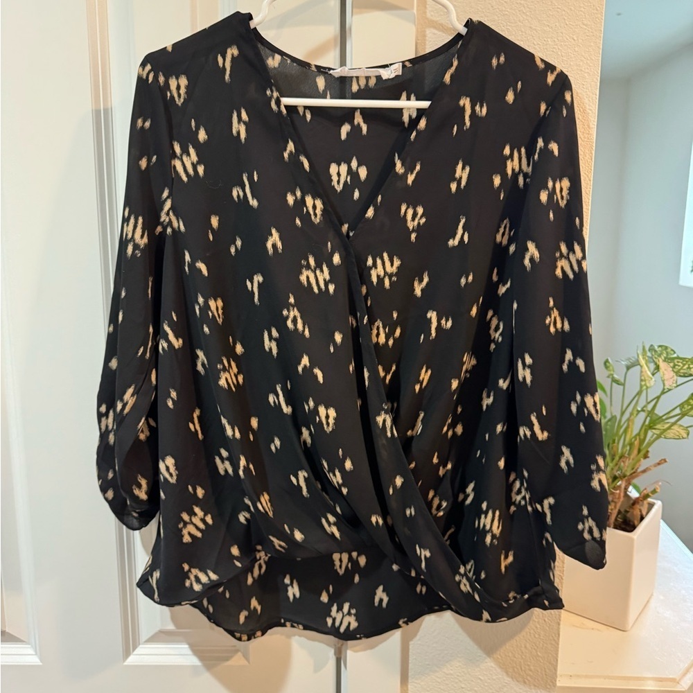 Women's Black and Tab Wrap Top